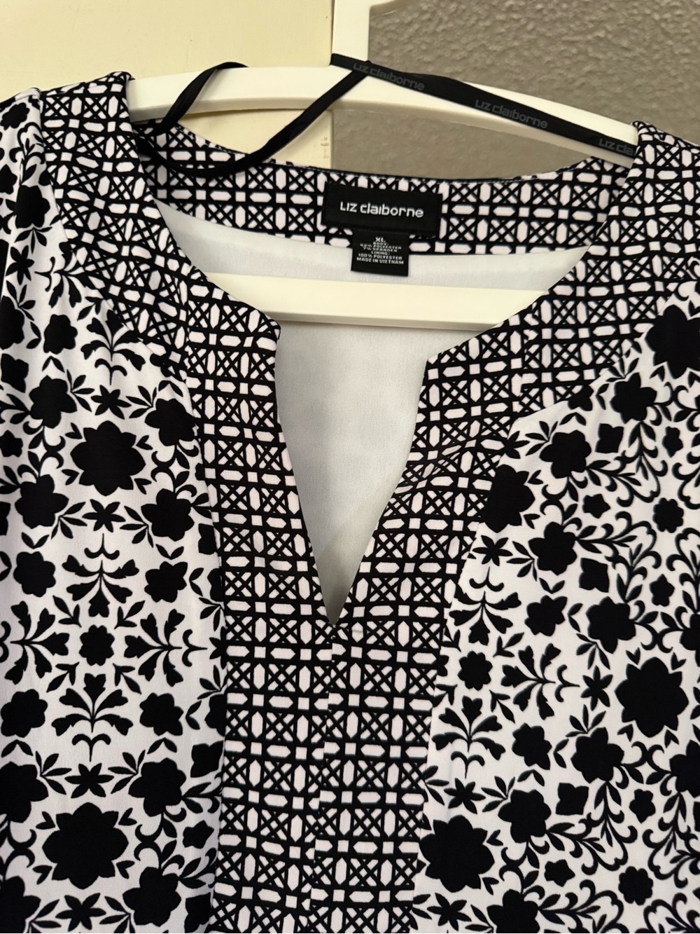 Classic Black & White Floral Tunic - - Picture 3 of 4